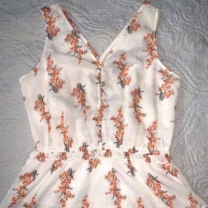 Delicate Floral blouse size small petite!